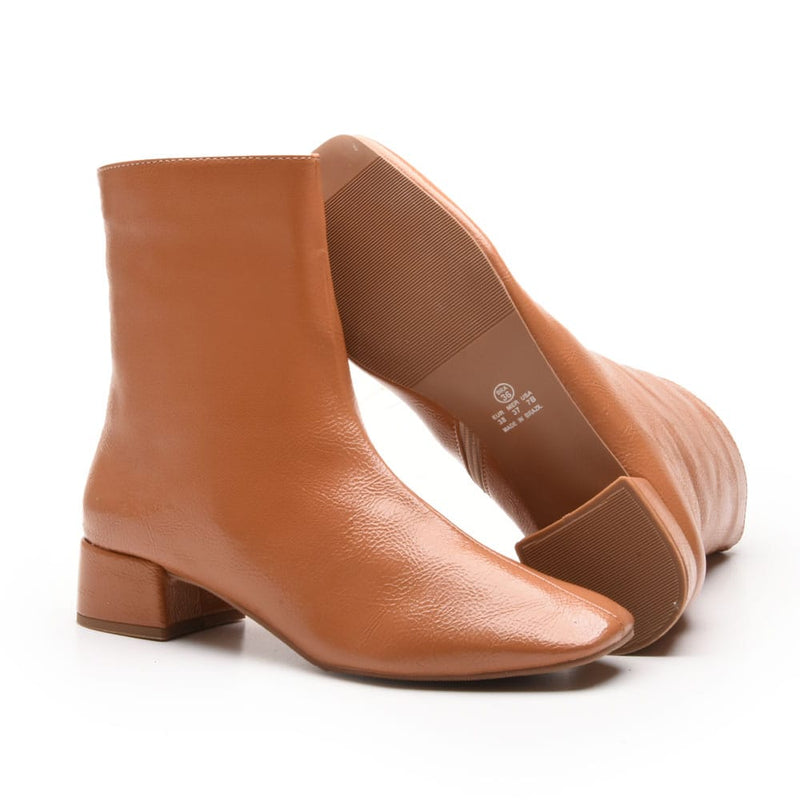 BOTA FEMININA CANO CURTO EM VERNIZ MOLHADO 159032-WHISKY-39
