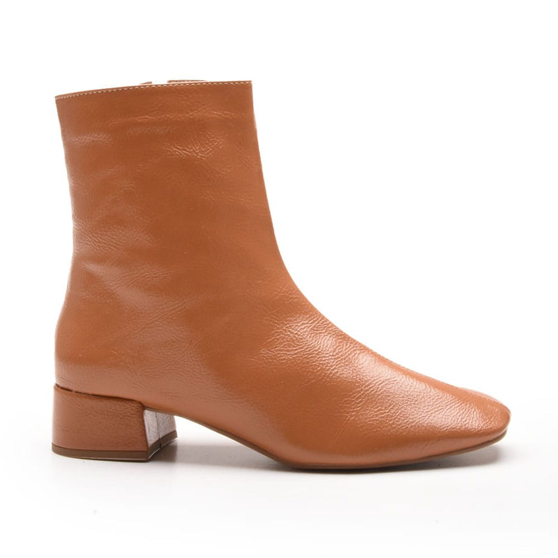 BOTA FEMININA CANO CURTO EM VERNIZ MOLHADO 159032-WHISKY-39