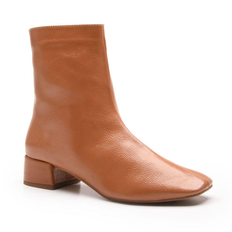 BOTA FEMININA CANO CURTO EM VERNIZ MOLHADO 159032-WHISKY-39