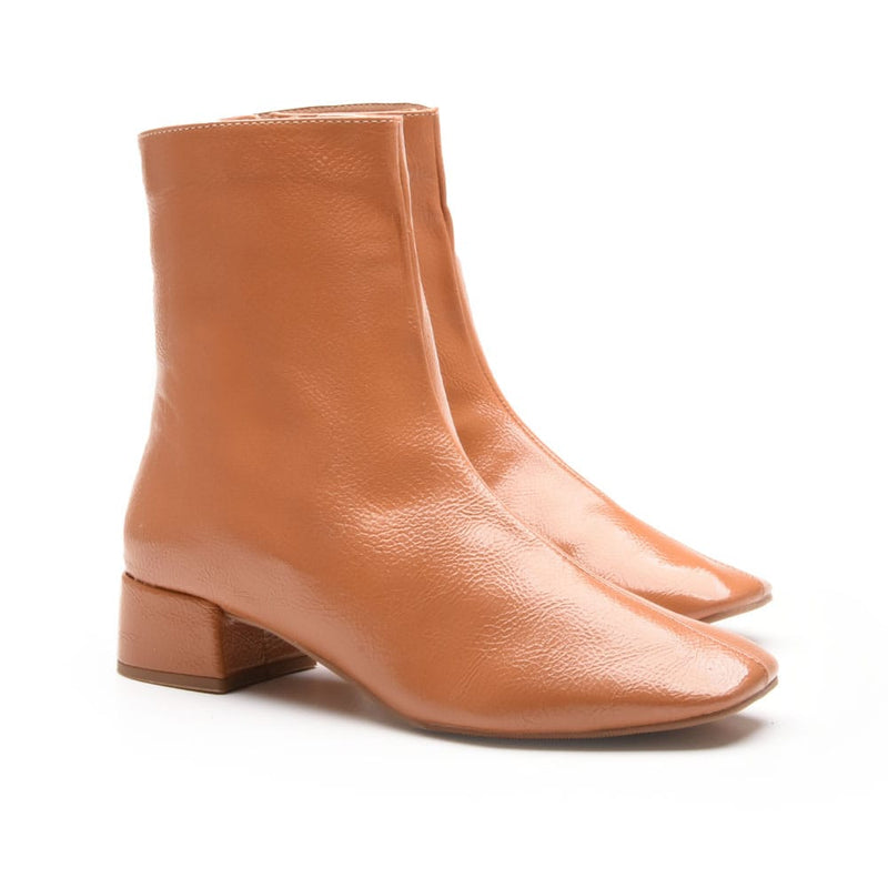 BOTA FEMININA CANO CURTO EM VERNIZ MOLHADO 159032-WHISKY-39
